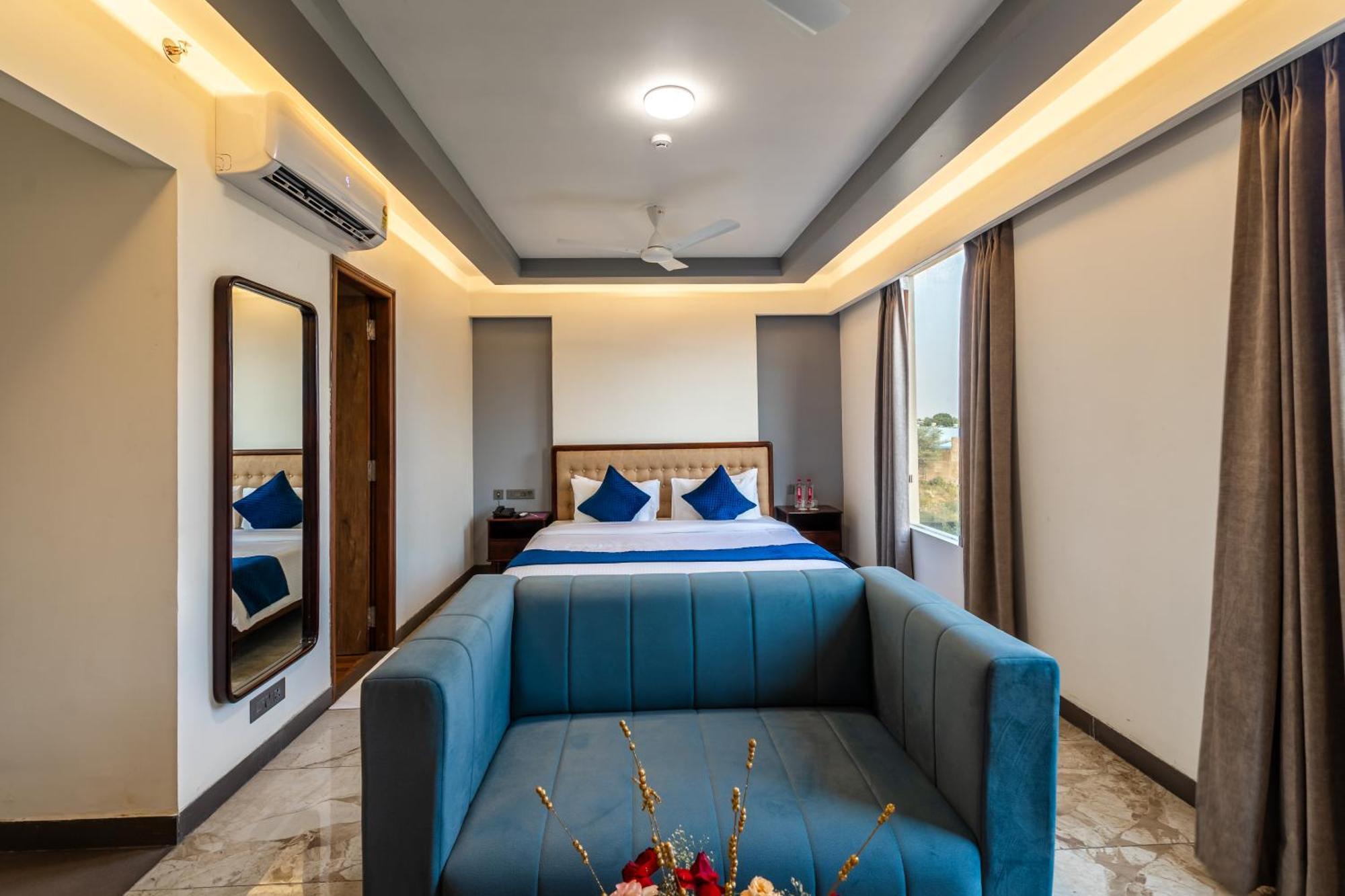 Clarks Inn Suites Jaipur Exterior photo