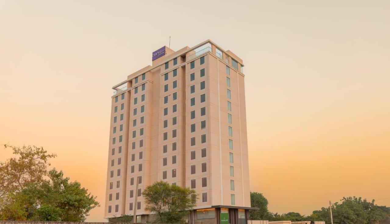 Clarks Inn Suites Jaipur Exterior photo